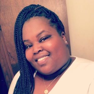 Meet your Posher, Adrienne